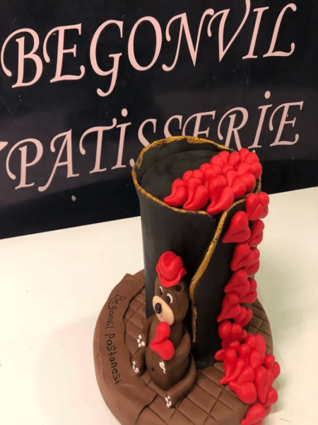 Kalpli ve Ayıcıklı Kutlama Pastası