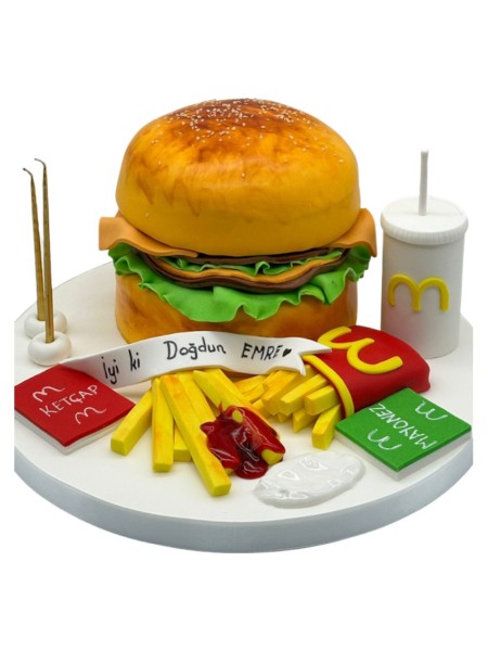 Hamburgerli Doğum Günü Pastası