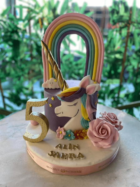 Unicorn Temalı Doğum Günü Pastası
