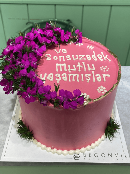 Çiçekli Kutlama Pastası