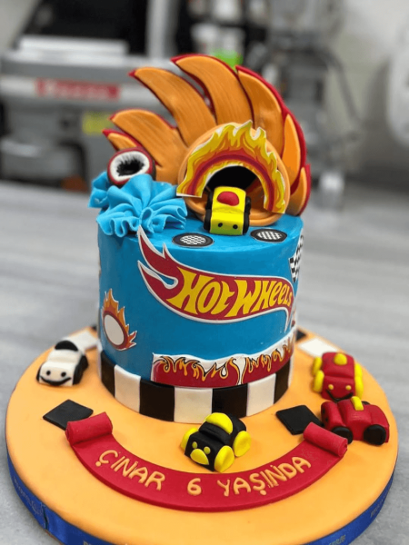 Çizgi Film Temalı Doğum Günü Pastası