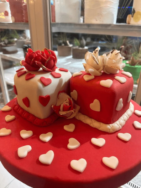 2 Kalp Şeklinde Kutlama Pastası