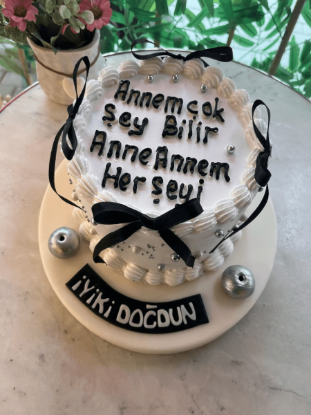 Anneler İçin Doğum Günü Pastası