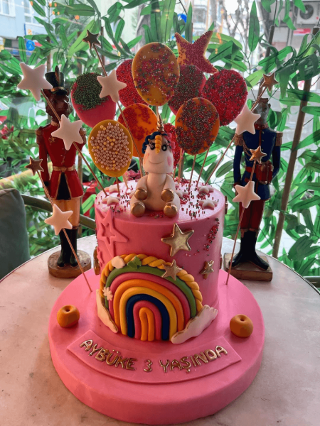 Unicornlu Doğum Günü Pastası