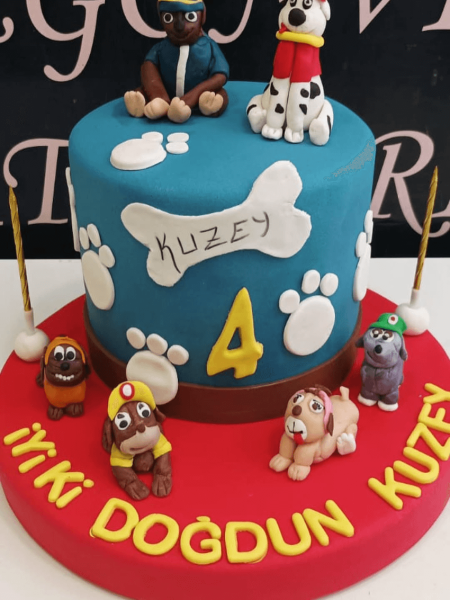 Köpek Figürlü Doğum Günü Pastası