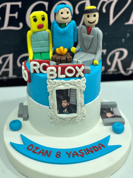Roblox Temalı Doğum Günü Pastası