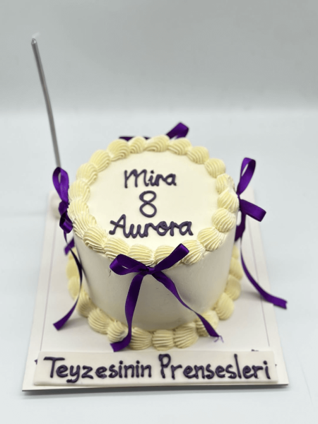 Mavi Kurdeleli Doğum Günü Pastası