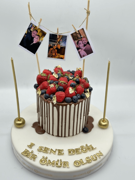 Fotoğraf Askılı Doğum Günü Pastası