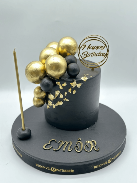 Süsleme ve Kelebekli Doğum Günü Pastası