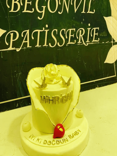 Gül Şeklinde Doğum Günü Pastası