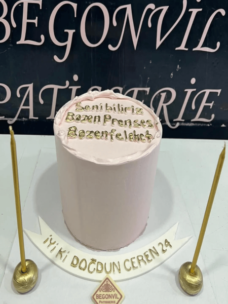 Sade Yazılı Doğum Günü Pastası