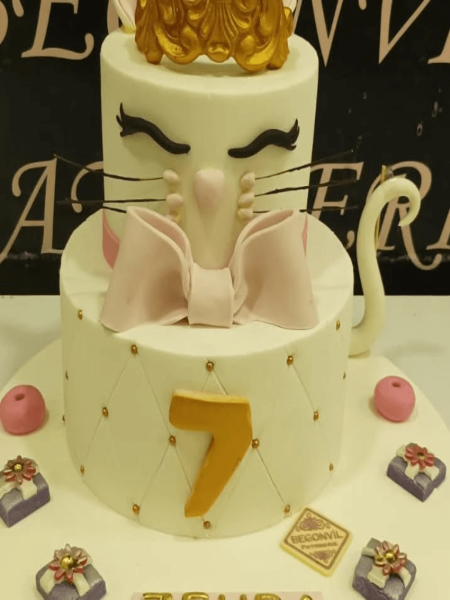 Sevimli Kız Çocuk Doğum Günü Pastası