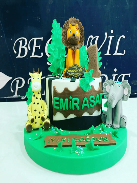 Safarili Doğum Günü Pastası