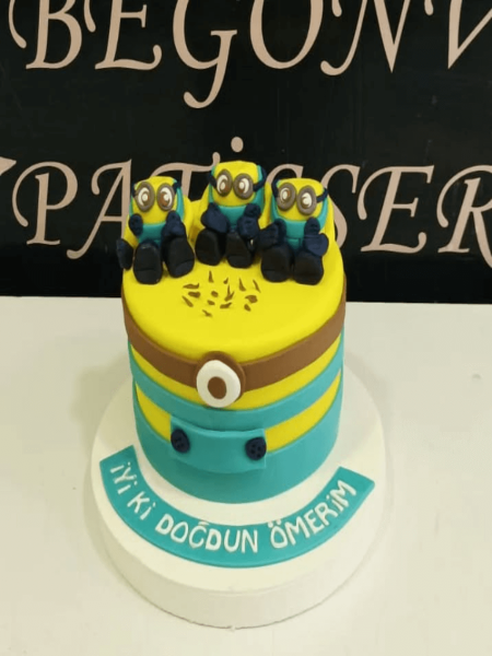 Minionlar Kutlama Pastası