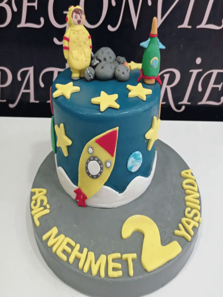 Uzay ve Roket Konseptli Doğum Günü Pastası