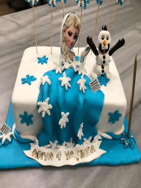 Karlar Kraliçesi Doğum Günü Pastası