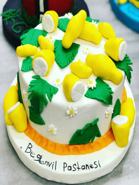 Muz Parçaları Görünümlü Kutlama Pastası