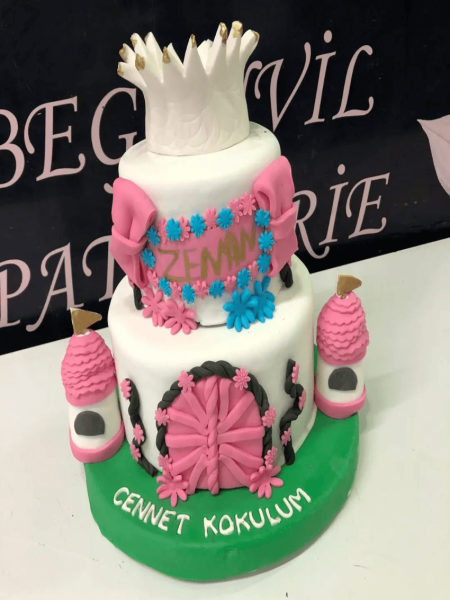 Şato Görünümlü Kutlama Pastası