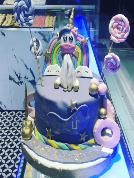 Çocuklar İçin Unicornlu Doğum Günü Pastası