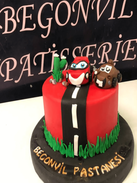 Arabalar Kutlama Pastası