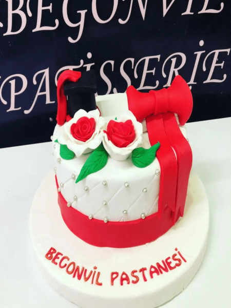 Kırmızı Gül ve Kurdeleli Pasta