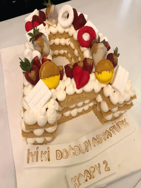 Meyveli Kutlama Pastası