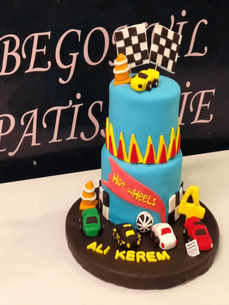 Yarış Arabaları Kutlama Pastası