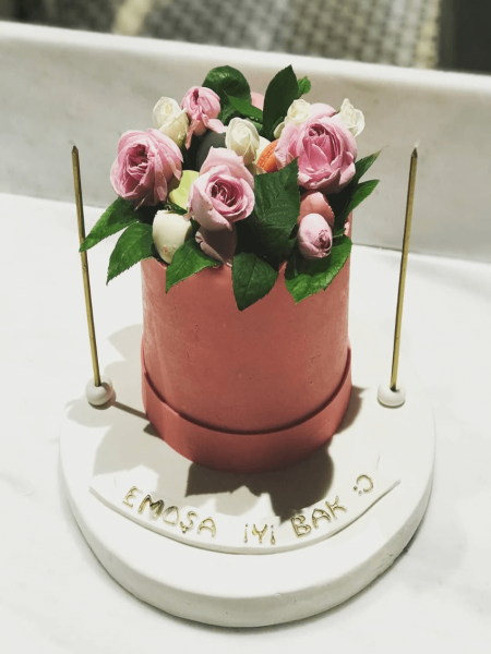 Kalpli Sade Kutlama Pastası