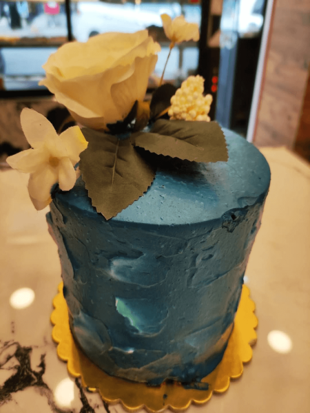 Gül Süslemeli Kutlama Pastası