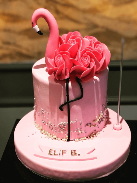 Kuğu ve Gül Konseptli Kutlama Pastası