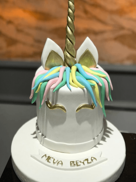 Unicornlu Kutlama Pastası