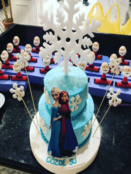 Kraliçe ve Prensesli Kutlama Pastası