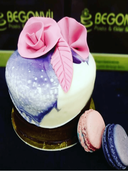 Çiçek Süslemeli Kutlama Pastası